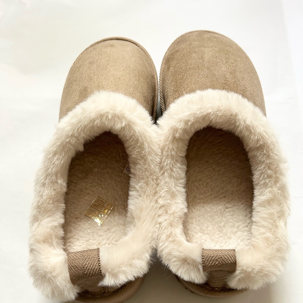 Slippers - Picture 3 of 5